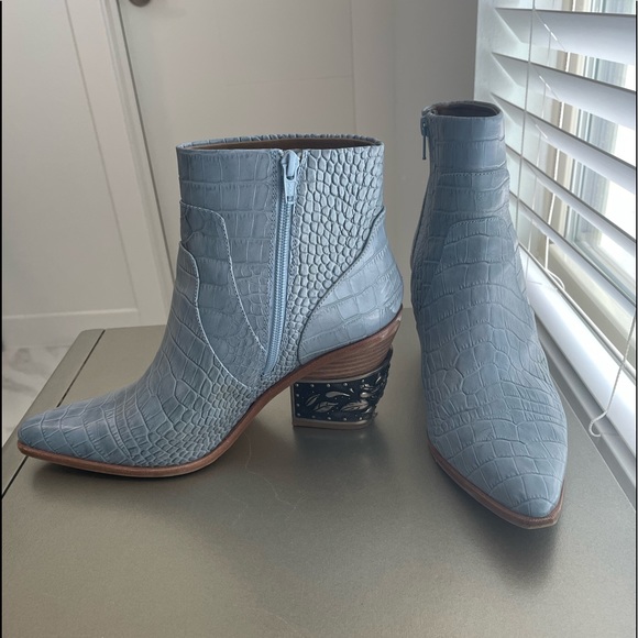 Gianni Bini Shoes - Gianni Bini leather Eviee Croco Metal Heel Western Boots blue booties